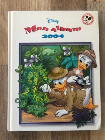 Livre Disney « Mon album 2004 »