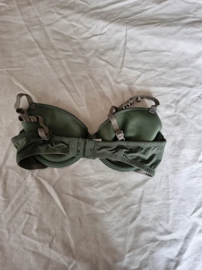 Soutien-gorge - photo numéro 2