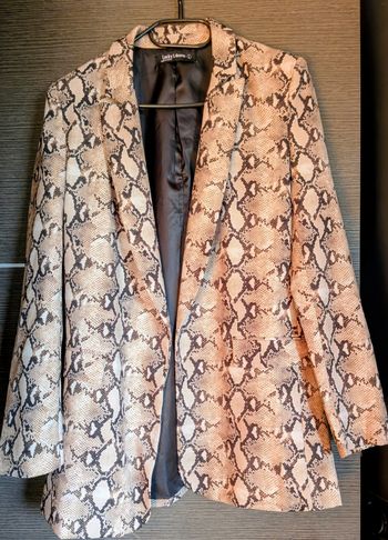 Veste chic  motif reptile