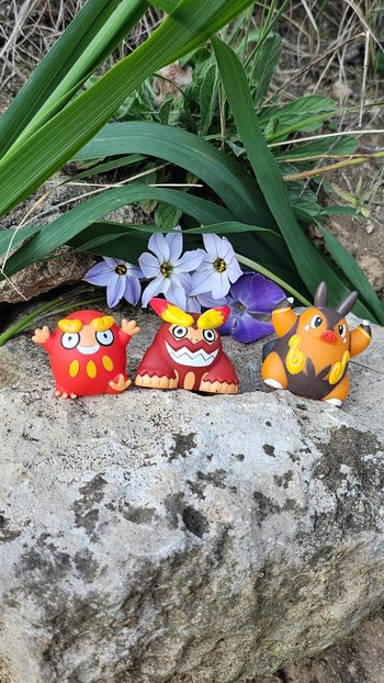 Super figurine Pokemon Nintendo finger puppet évolution Darumaron darumacho Roitiflam 