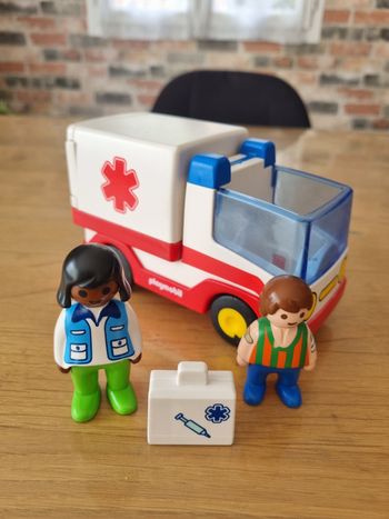 Ambulance playmobil 1.2.3 complète 