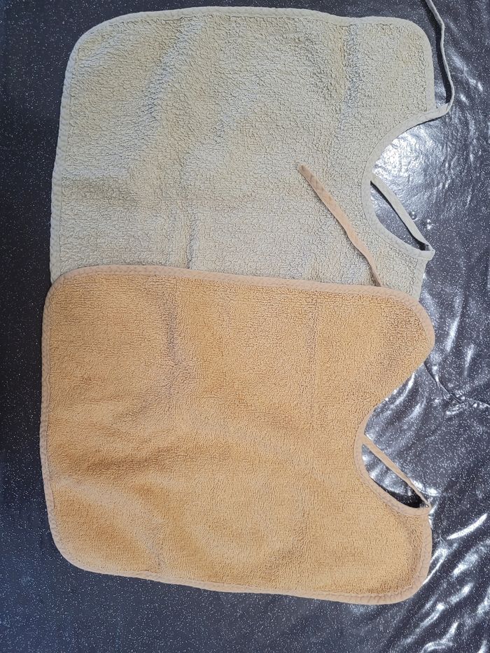 Lot de 10 bavoirs ( 8 plastifié s) - photo numéro 2