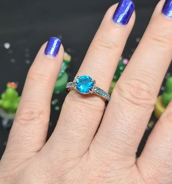 Bague fantaisie argentée avec pierres bleues