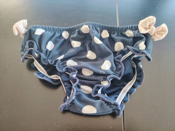 Lot de maillots différentes tailles et 1 bonnet - photo numéro 8