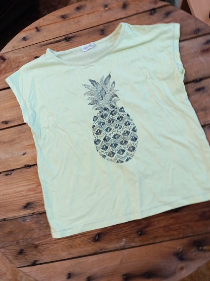 T-shirt jaune motif ananas taille 12 ans - photo numéro 2