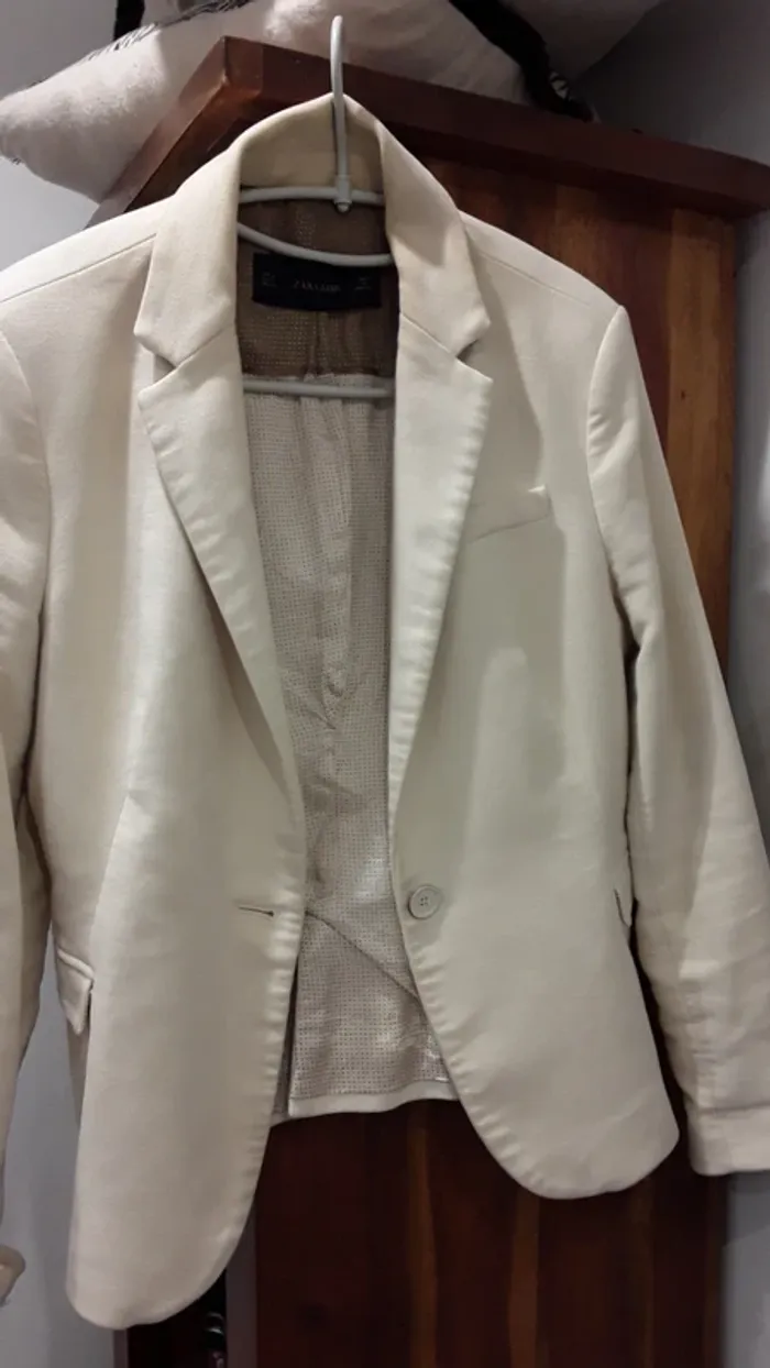 Veste zara ,taille L, mais plutôt correspond à un 38