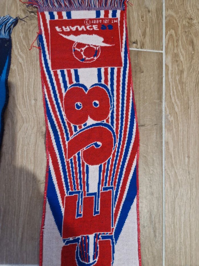 Lot d'echarpes de football  98 - photo numéro 20