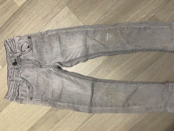 Pantalon jean gris taille 5 ans 