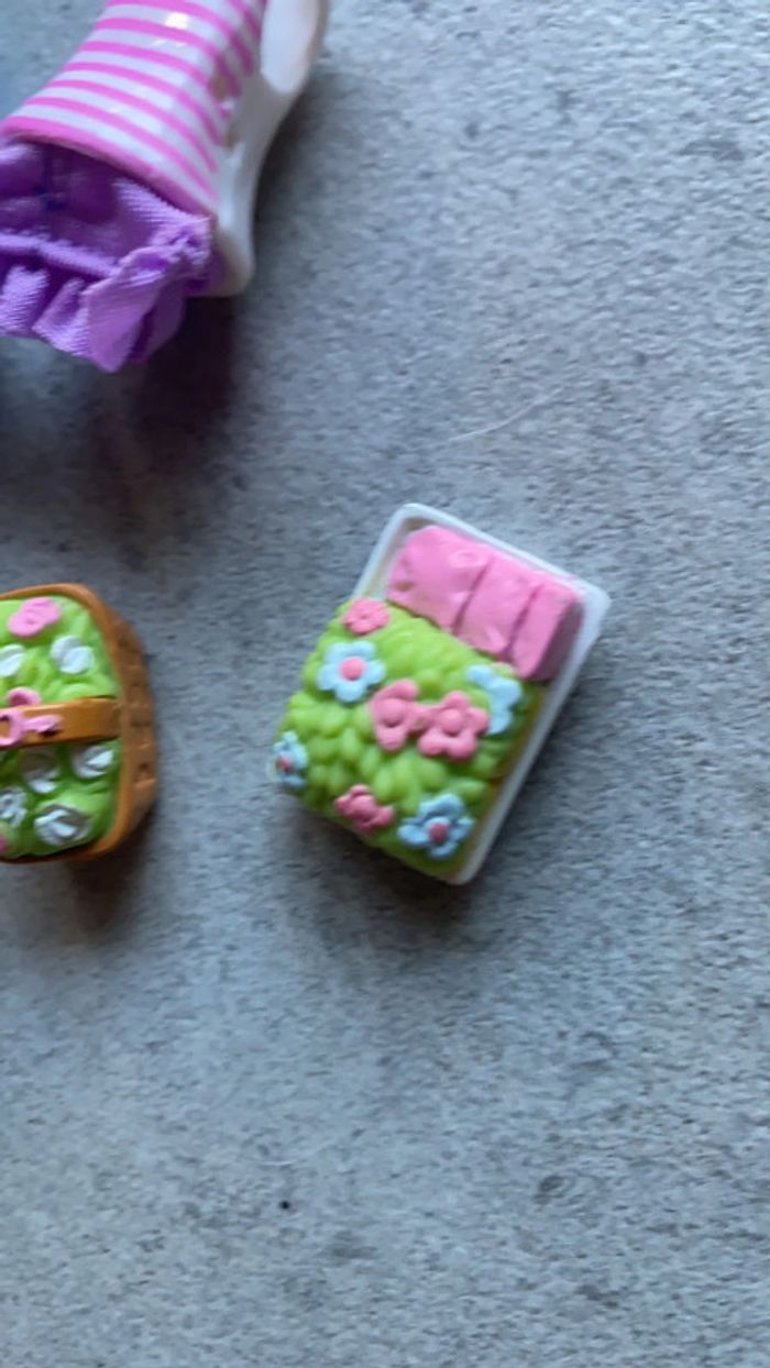 Lot accessoires jouet miniature pour mini poupée articulée - photo numéro 4