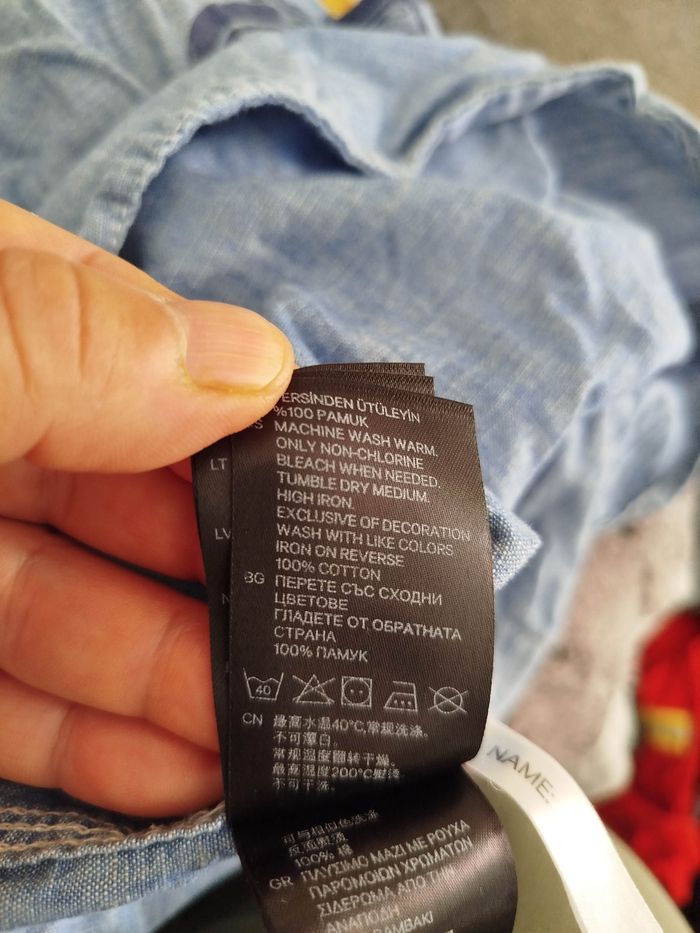 Chemise bleue h&M. Taille  4/5 ans. Très bon état - photo numéro 4