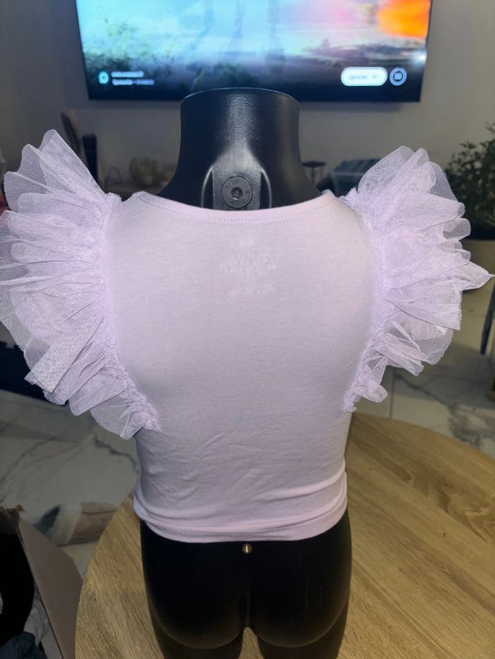 TEE shirt avec froufrou sur épaules en excellent état taille 2 ans - photo numéro 2