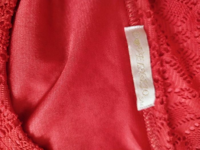 Robe rouge uni courte dentelle sexy strass sur les épaules manches 3/4 - photo numéro 8