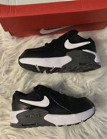 (Mise une fois ) 🤩🥰😍Superbes Baskets NIKE  AIR MAX pointure 23.5 (lacets élastiques)😍🤩💙🥰