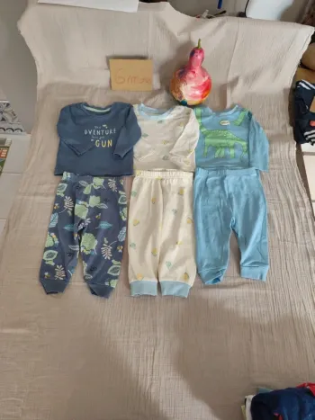 Lot pyjamas 6/9 mois