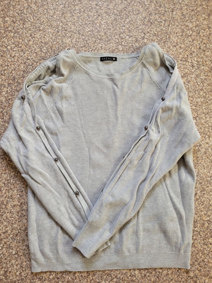 Pull avec épaules dénudées