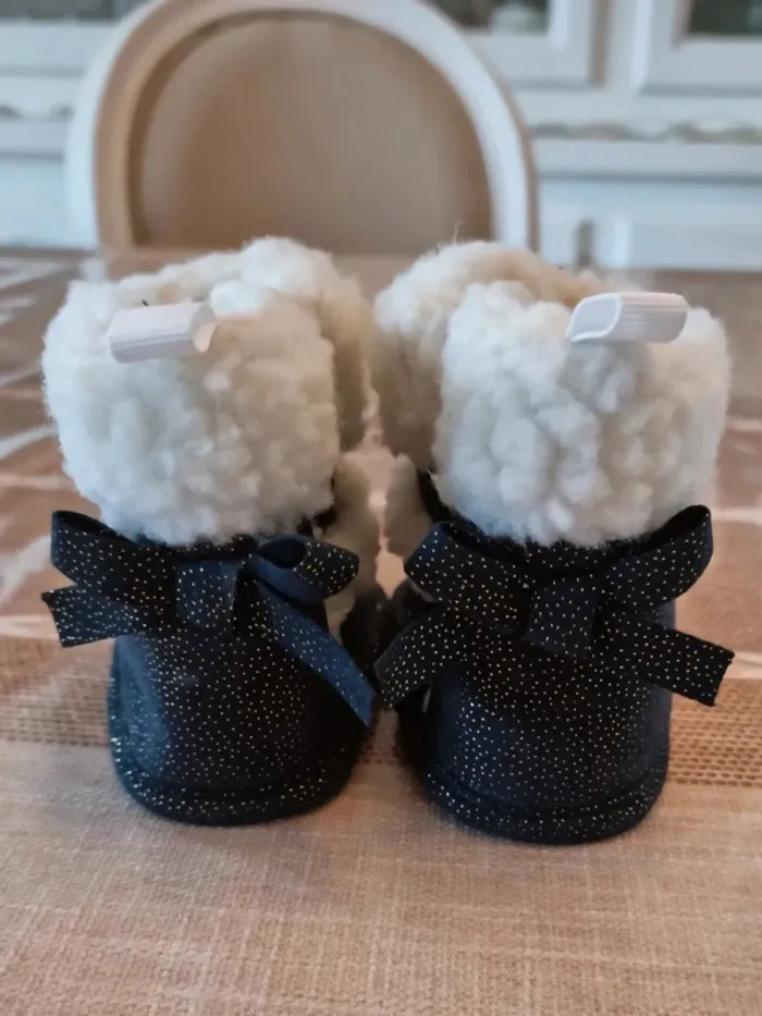 Bottines fourrées bébé bleues avec paillettes dorées 3-6 mois GEMO neuf - photo numéro 5