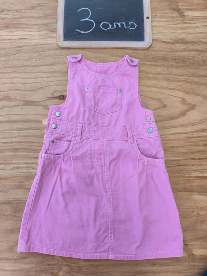 Robe salopette taille 3 ans en bon état