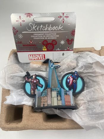 Disney Store Ornement LightUp Marvel Avengers Mickey Ears Sketchbook / Boule Disney