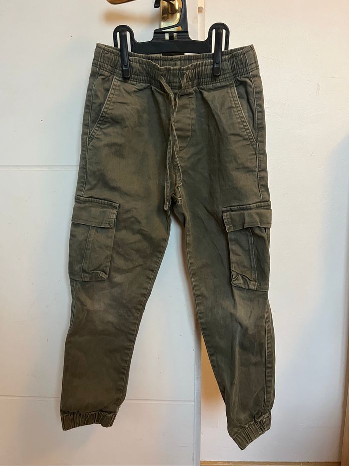 Pantalon Kiabi vert kaki cargo