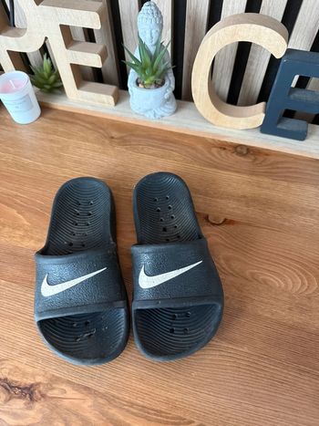 Tongs/claquettes Nike noir et blanche