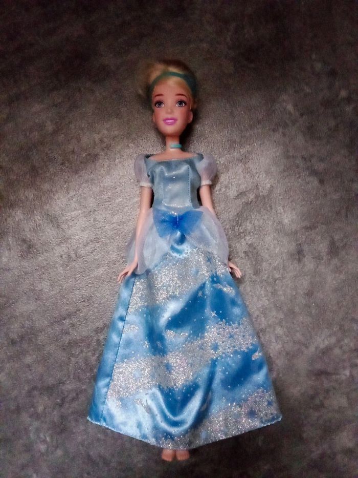 Poupées et coiffeuse Cendrillon - photo numéro 8