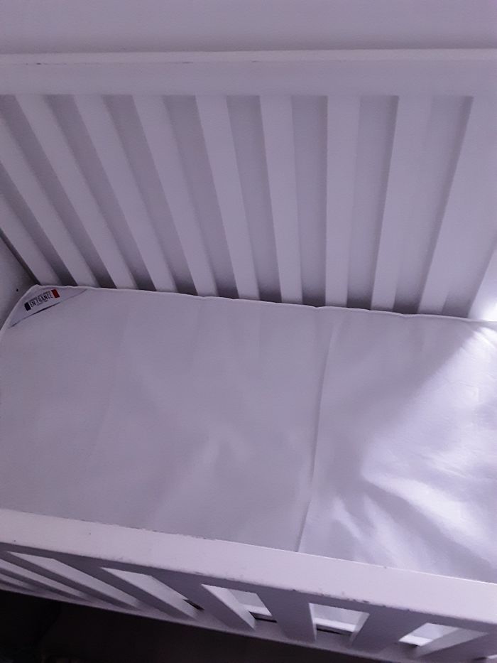 Lit bébé marque vert baudet avec son matelas neuf et française - photo numéro 5