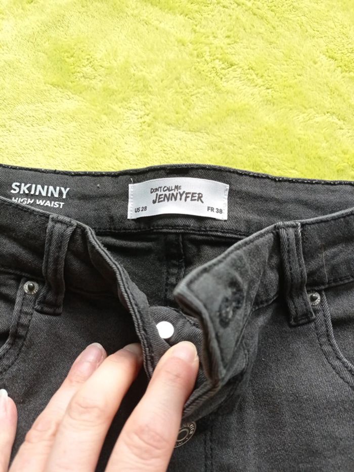 Short en jean noir taille 38 - photo numéro 3