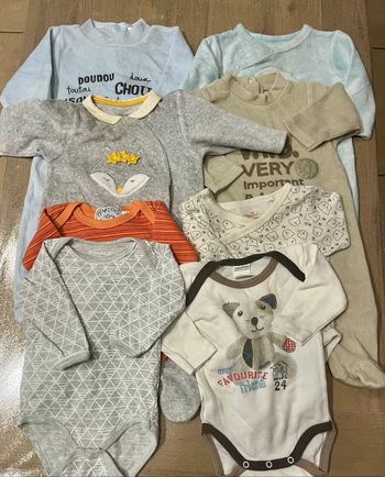 Lot 4 grenouillères et 4 bodies