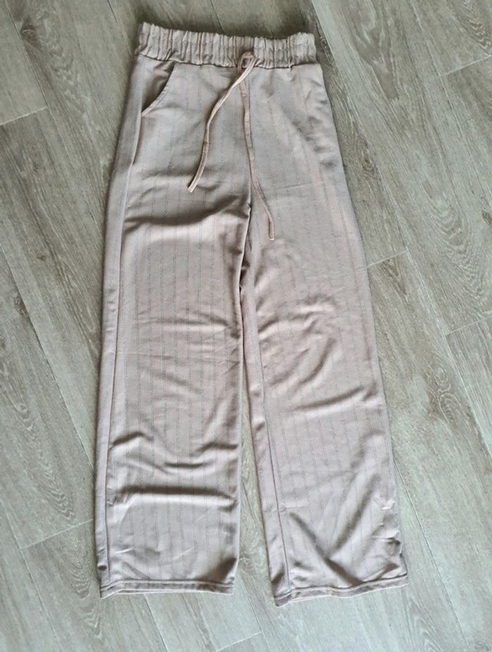 Pontalon beige taille s/m à jambes larges - photo numéro 2