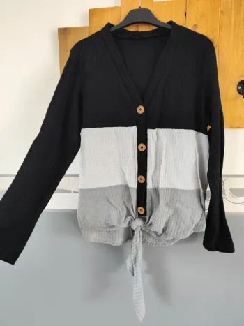 Pull col v tricolore