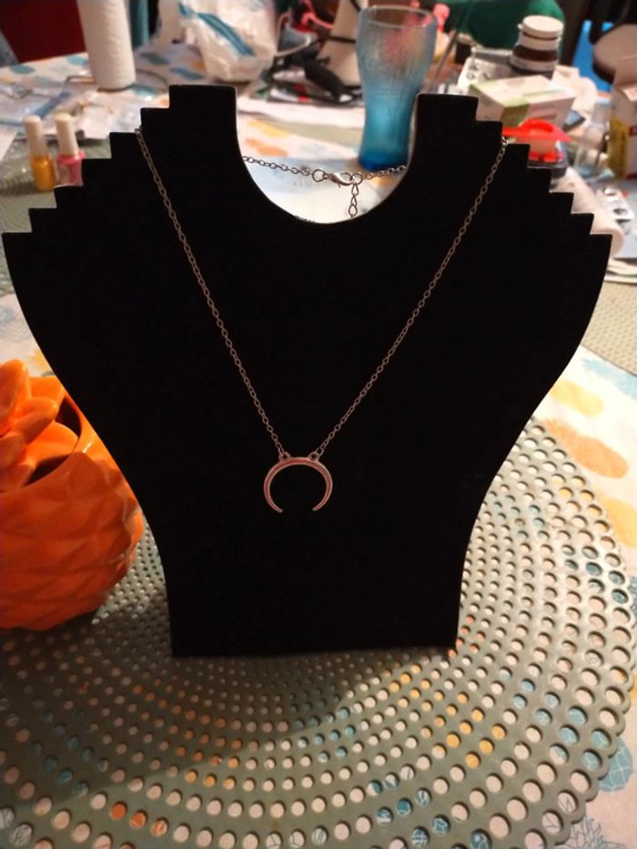 Joli pendentif en forme de lune - photo numéro 2
