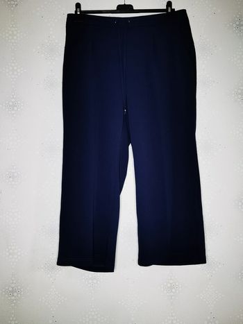 D2032 - pantacourt femme Taille 48