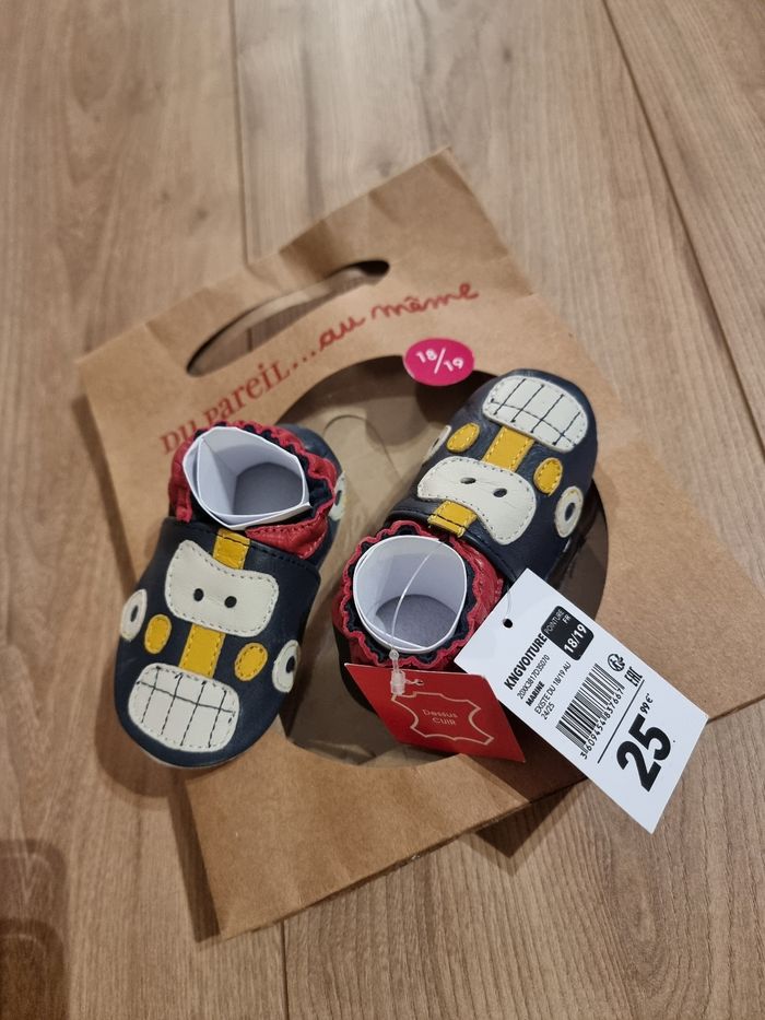 Chaussons/chaussures bébé 1ers pas en cuir 18/19 neuf