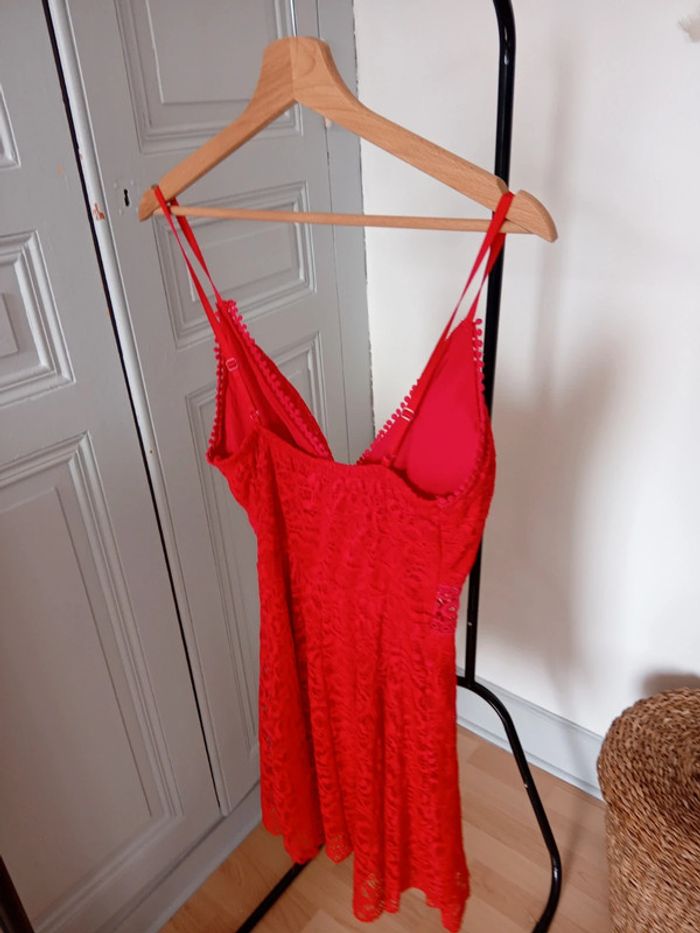 Robe en dentelle rouge - photo numéro 4