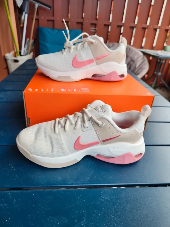 Nike zoom bella 6 rose neuves Taille 36,5 - photo numéro 3