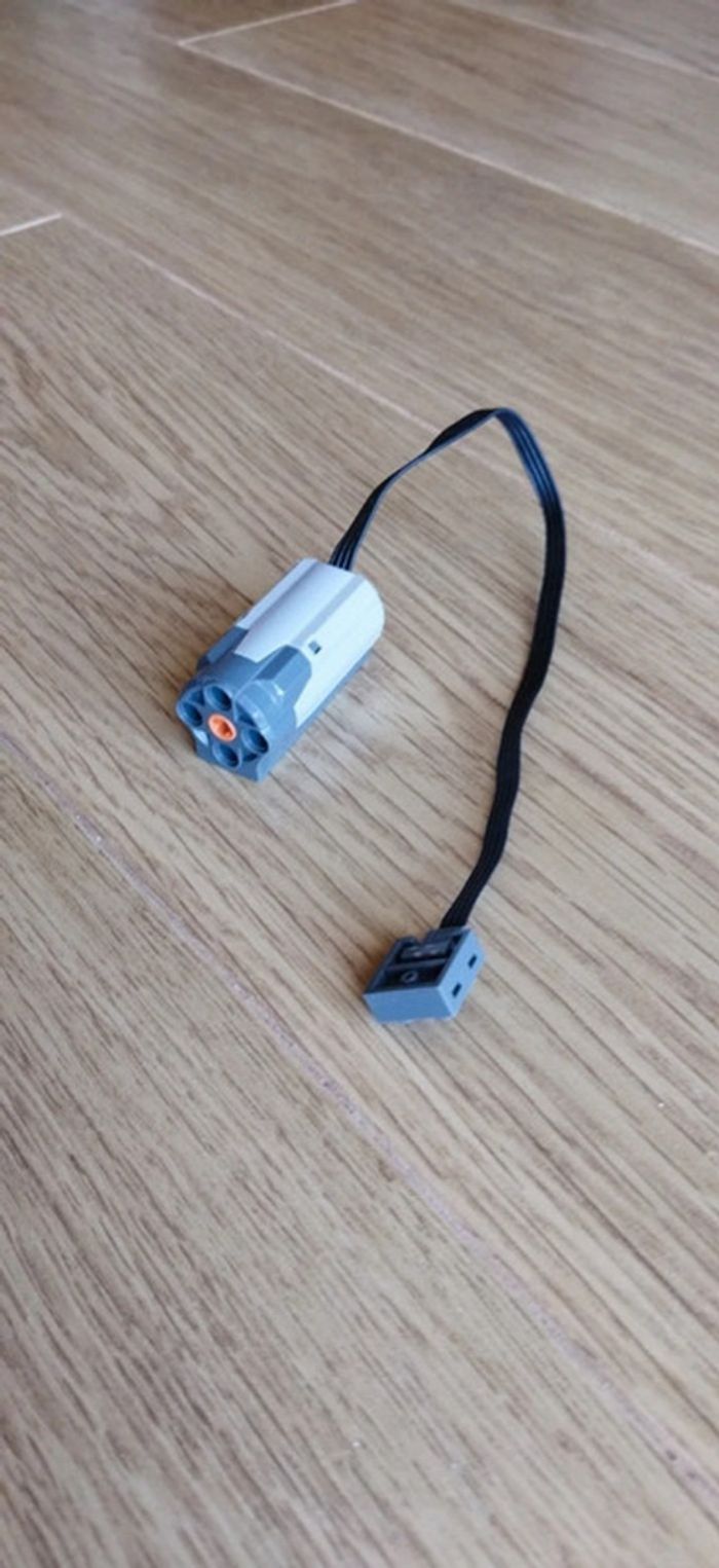 Moteur M sans marque ou lego