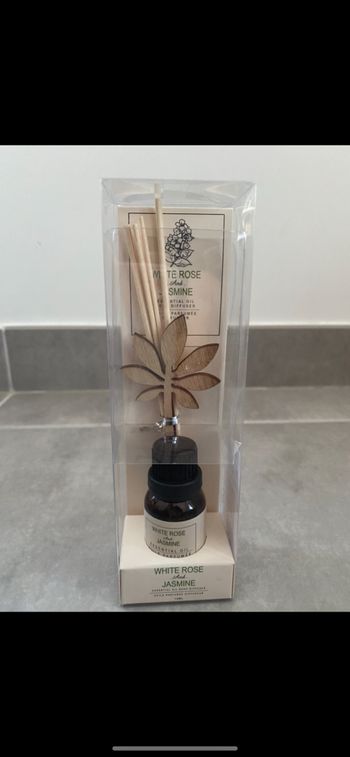 Huile parfumée Rose blanche et Jasmin avec bâtonnets