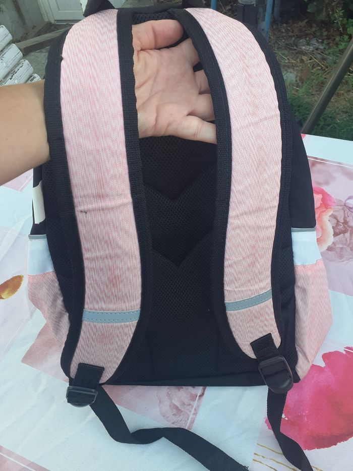 Sac à dos + sa trousse - photo numéro 5