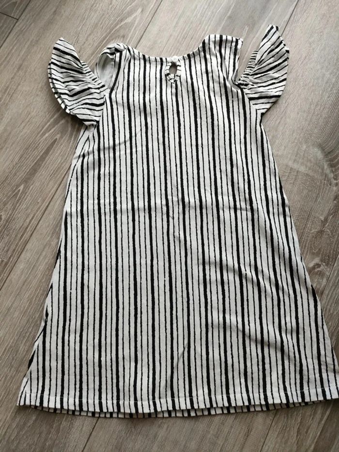 Robe blanche rayée épaules dénudées - photo numéro 2