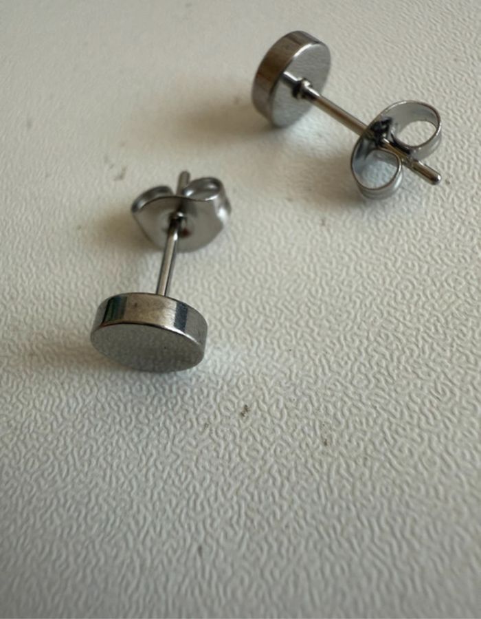 Boucles d’oreilles homme acier inoxydable argent argenté ronde simple - photo numéro 2