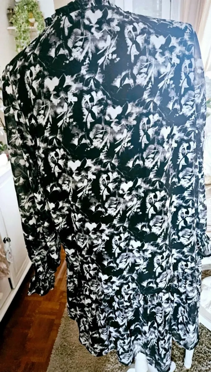 Robe noire blanche La City Taille 40 Neuve - photo numéro 4