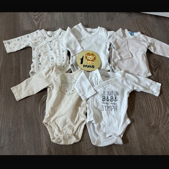 Lot bodies 1 mois