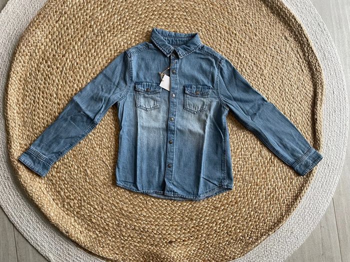 Chemise bleue en jean 8 ans Kiabi