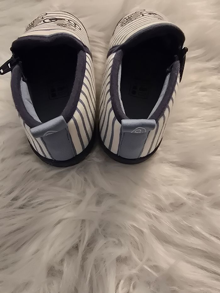 NEUF(non portés) 💙💙💙😍🤩 superbes Chaussons bébé garçon pointure 22💙💙💙(ferme) - photo numéro 4