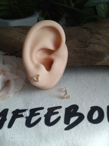 Boucles d'oreilles bohèmes triangles et zircons bleus