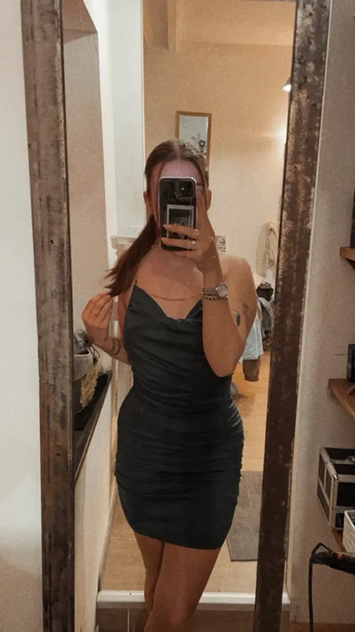 robe verte shein dos nu - photo numéro 3