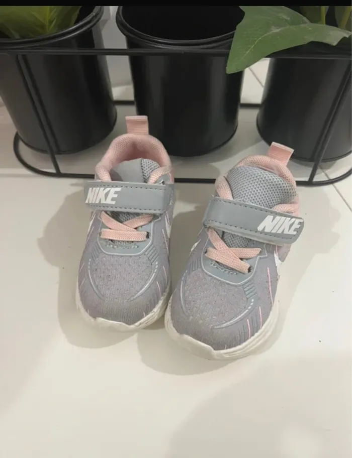 2 paires de Basket, Nike et Décathlon taille 21 - photo numéro 2