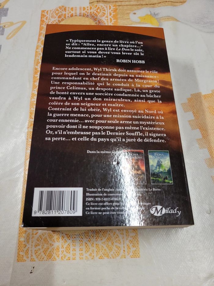 Livre le don le dernier soufle tome 1 fiona mcinstosh - photo numéro 3