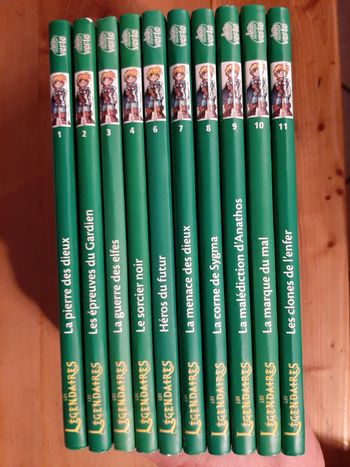 Lot 10 tomes Les Légendaires - Série Bibliothèque Verte en français