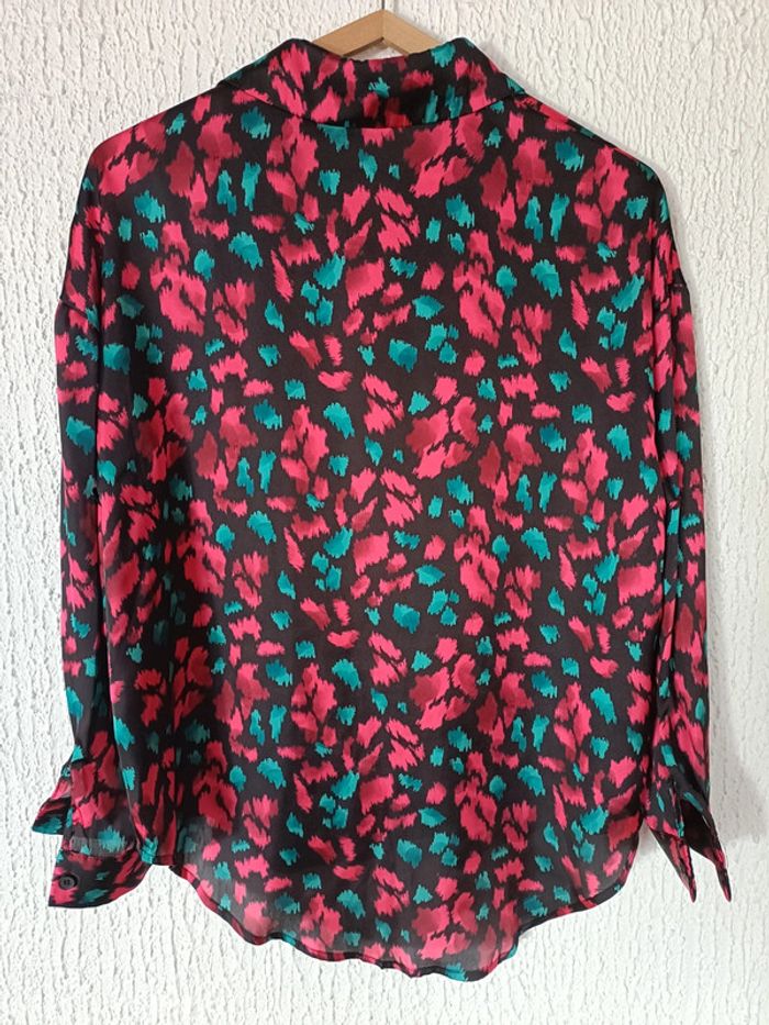 Chemisier noir à motifs framboise et vert émeraude - photo numéro 3